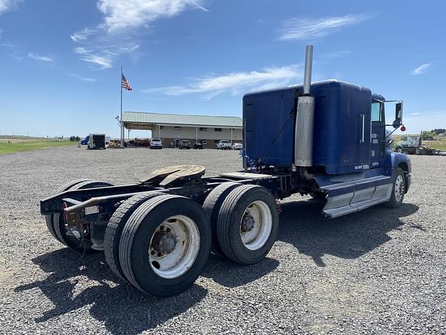 Image of Freightliner FLD112 equipment image 4