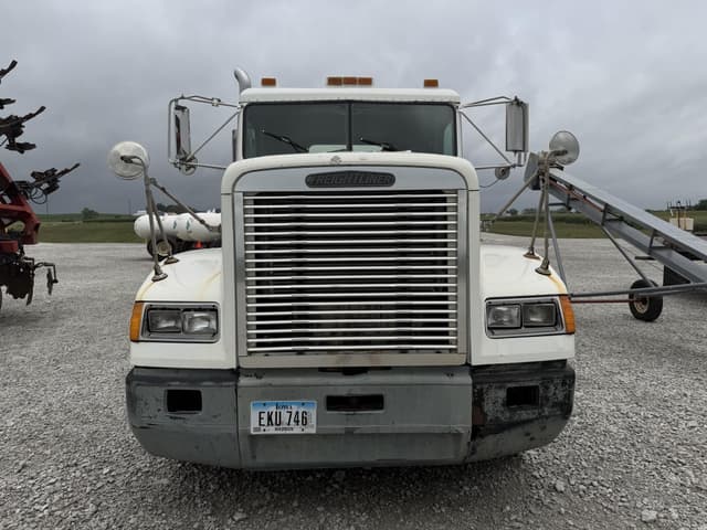 Image of Freightliner FLD120 equipment image 1