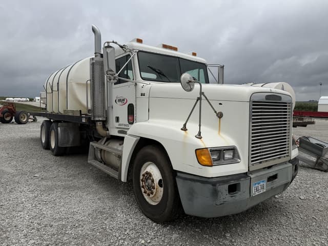 Image of Freightliner FLD120 equipment image 2