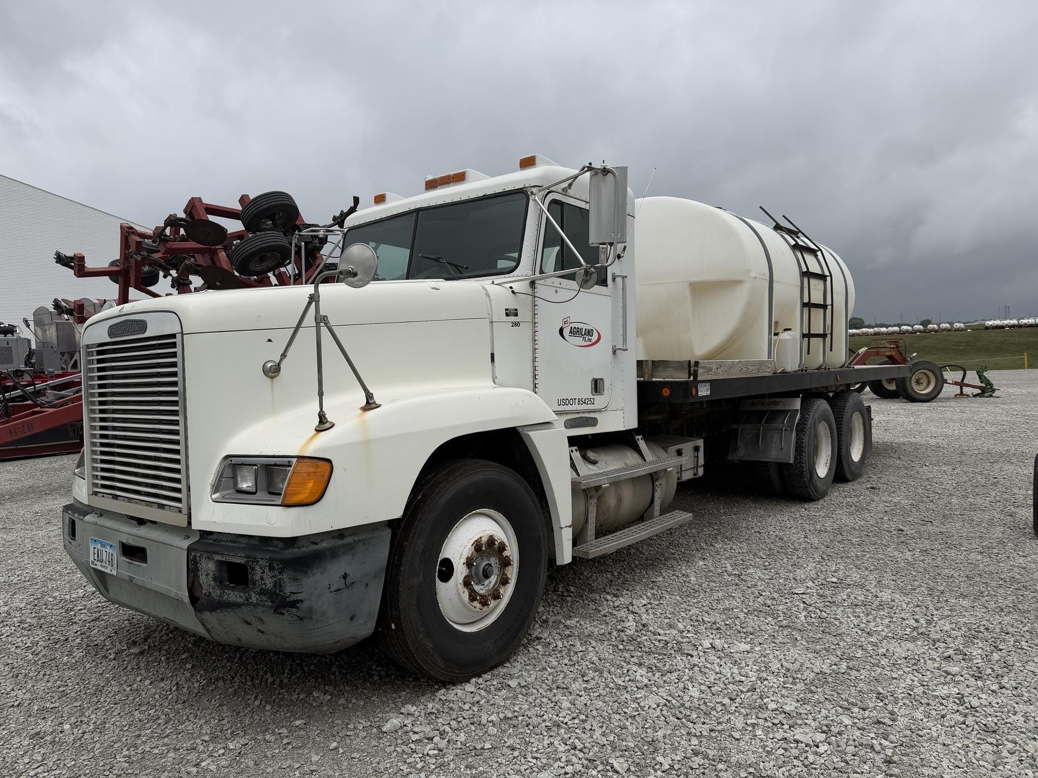 1995 Freightliner FLD120 Equipment Image0