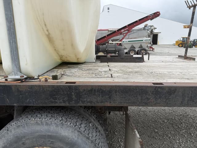 Image of Freightliner FLD120 equipment image 4