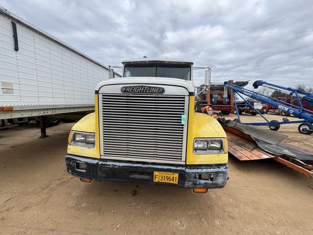 Image of Freightliner FLD120 equipment image 4