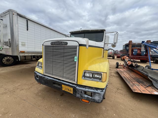 Image of Freightliner FLD120 equipment image 3