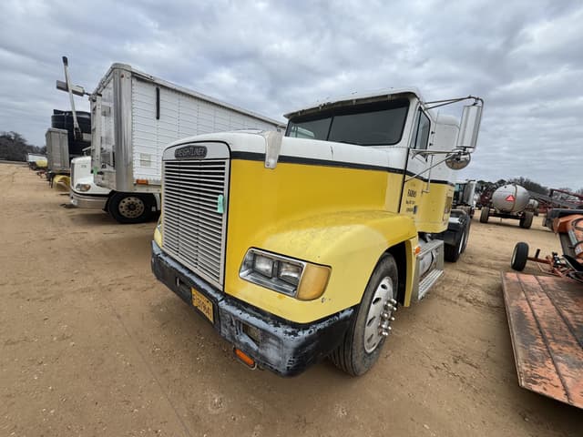 Image of Freightliner FLD120 equipment image 2