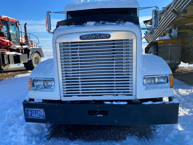Image of Freightliner FLD120 equipment image 1
