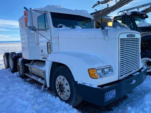 Image of Freightliner FLD120 equipment image 2