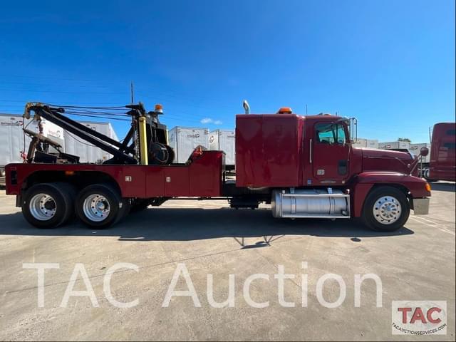 Image of Freightliner FLD120 equipment image 2