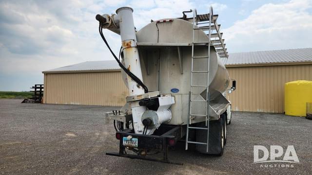 Image of Freightliner FLD120 equipment image 1