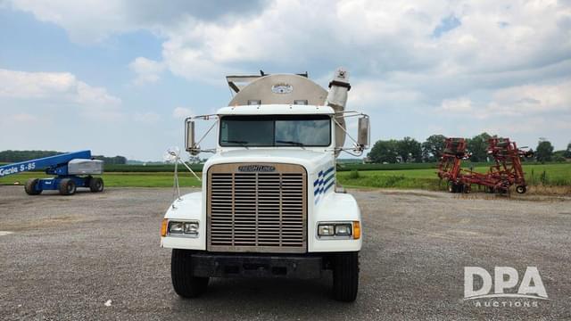 Image of Freightliner FLD120 equipment image 3