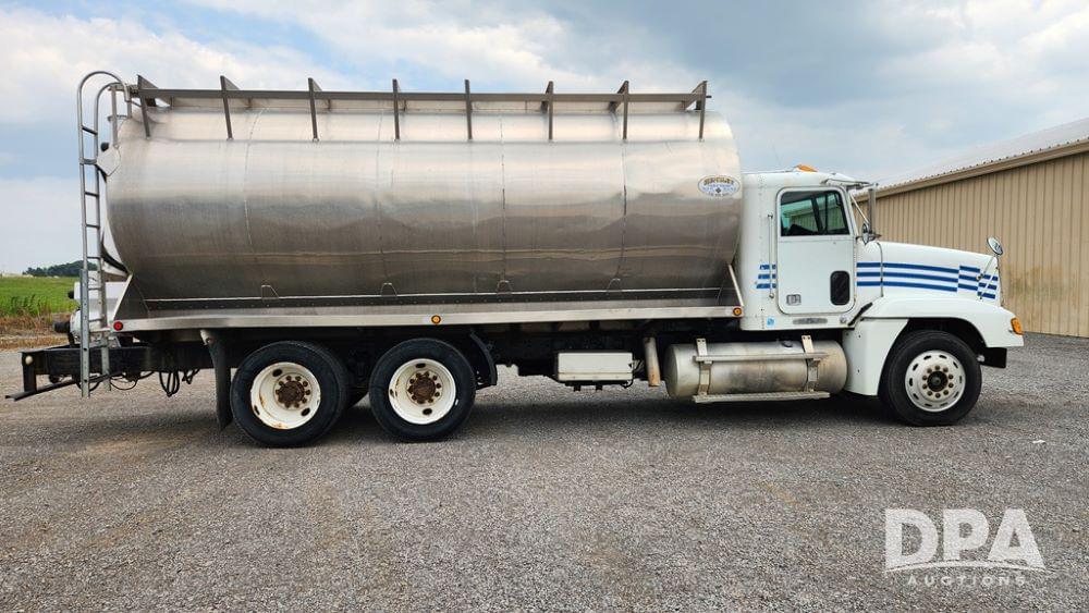 Image of Freightliner FLD120 Primary image