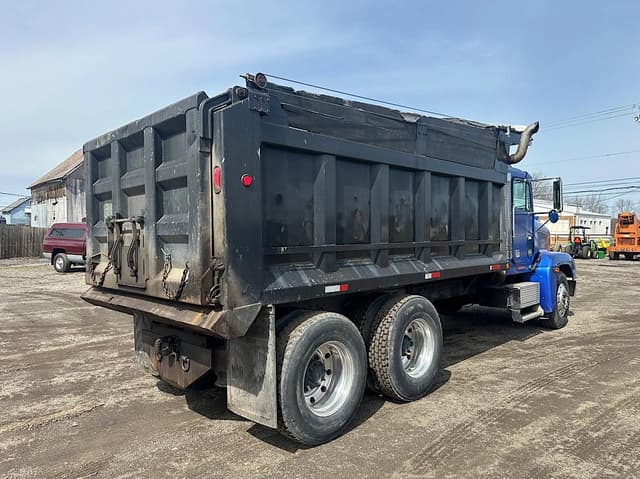 Image of Freightliner FLD120 equipment image 4