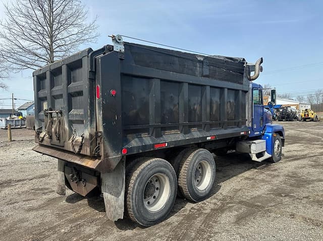 Image of Freightliner FLD120 equipment image 4