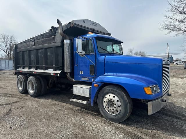 Image of Freightliner FLD120 equipment image 2