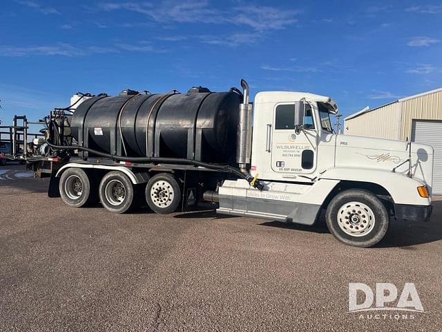 Image of Freightliner FLD120 equipment image 1