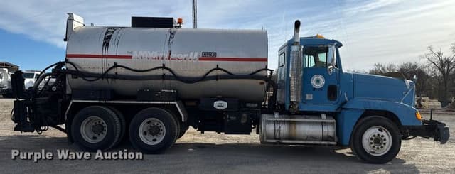 Image of Freightliner FLD-120 equipment image 3