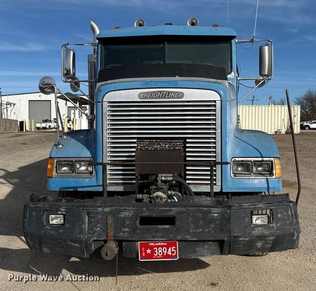 Image of Freightliner FLD-120 equipment image 1