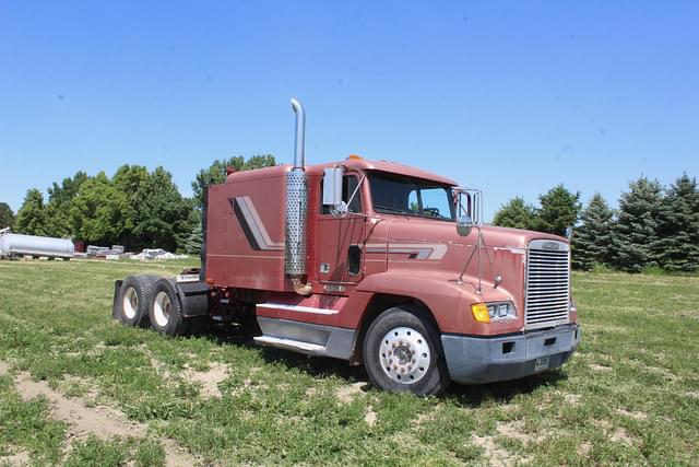 Image of Freightliner FLD120 equipment image 4