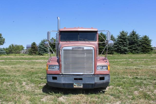 Image of Freightliner FLD120 equipment image 3