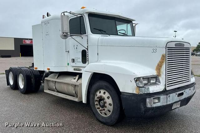 Image of Freightliner FLD120 equipment image 2