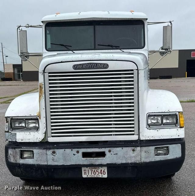 Image of Freightliner FLD120 equipment image 1