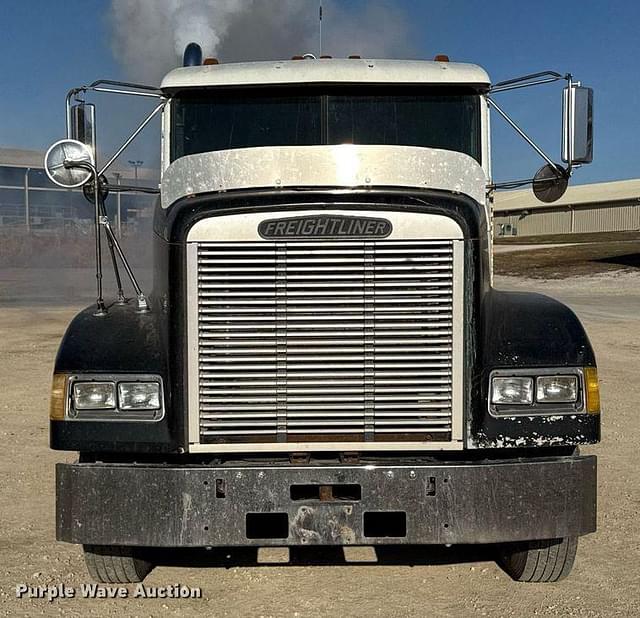 Image of Freightliner FLD120 equipment image 1