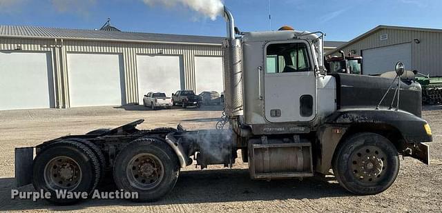 Image of Freightliner FLD120 equipment image 3