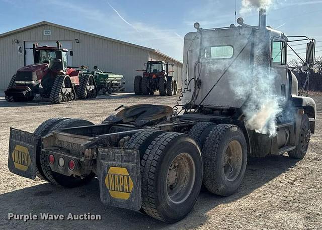 Image of Freightliner FLD120 equipment image 4