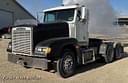 1995 Freightliner FLD120 Image
