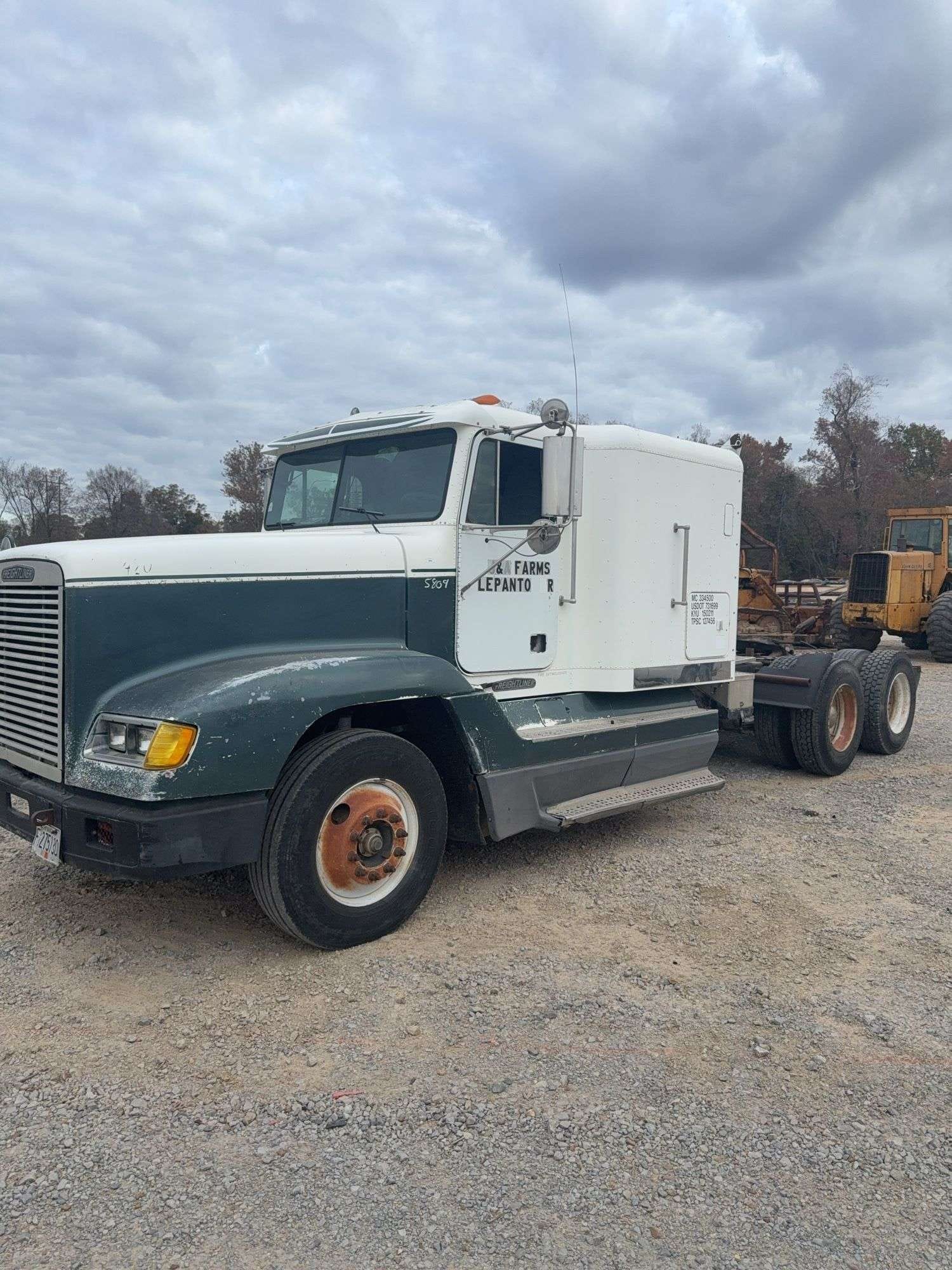 1995 Freightliner FLD120 Equipment Image0