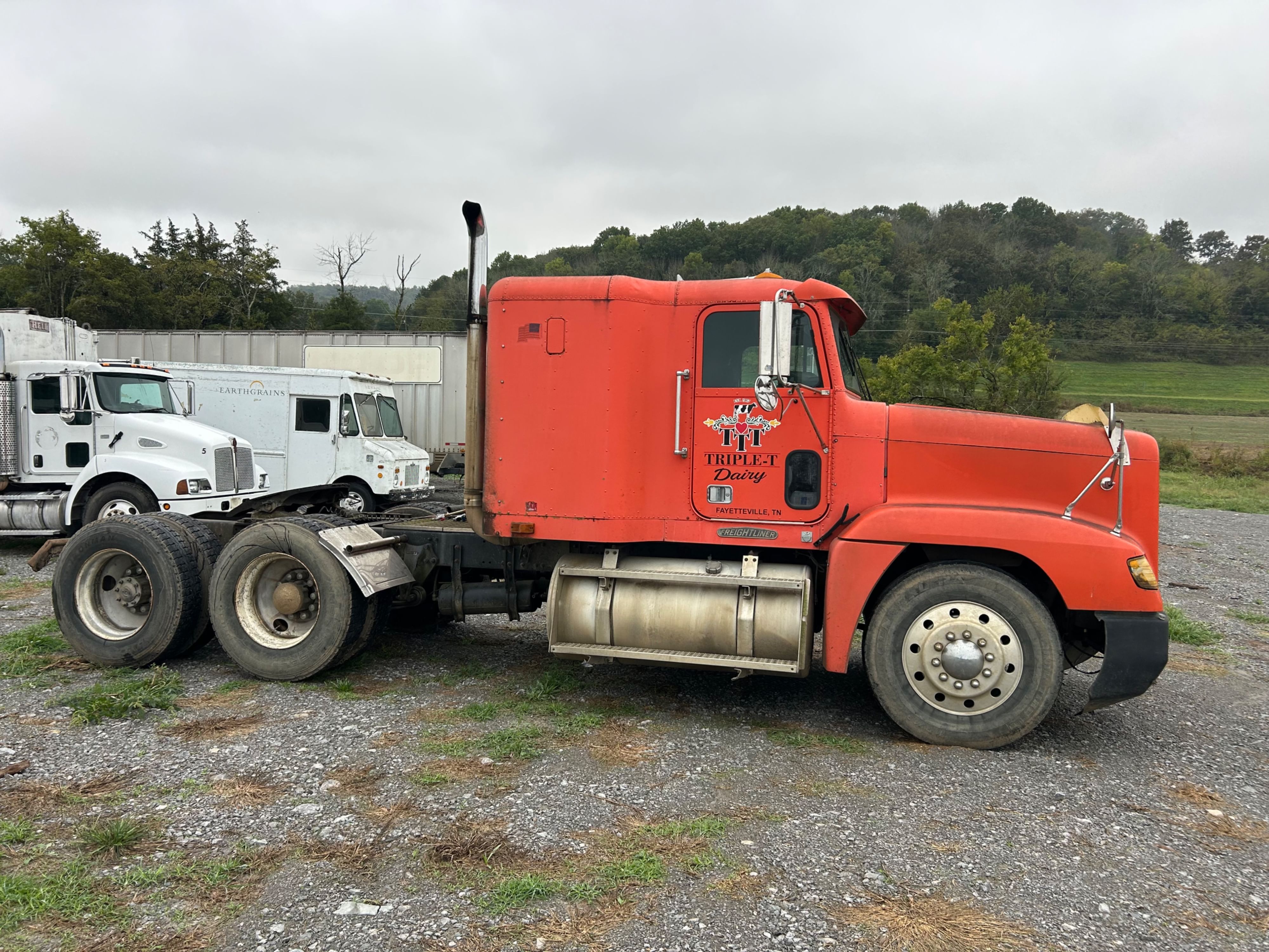 1995 Freightliner FLD120 Equipment Image0