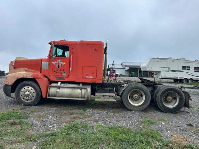 Image of Freightliner FLD120 equipment image 3