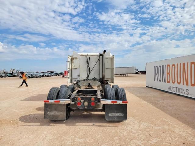 Image of Freightliner FLD120 equipment image 3
