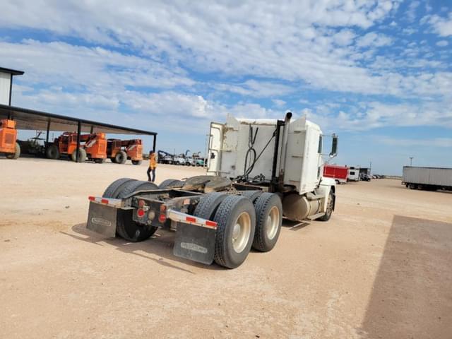 Image of Freightliner FLD120 equipment image 4