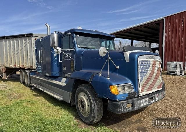 Image of Freightliner FLD120 equipment image 2