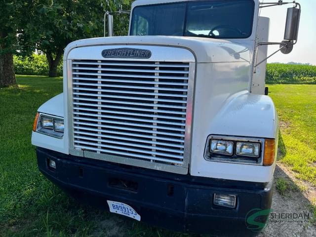 Image of Freightliner FLD120 equipment image 1