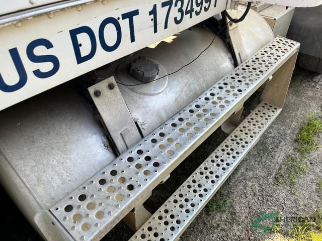 Image of Freightliner FLD120 equipment image 3