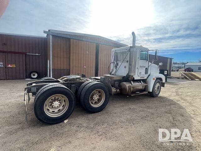 Image of Freightliner FLD12064ST equipment image 3