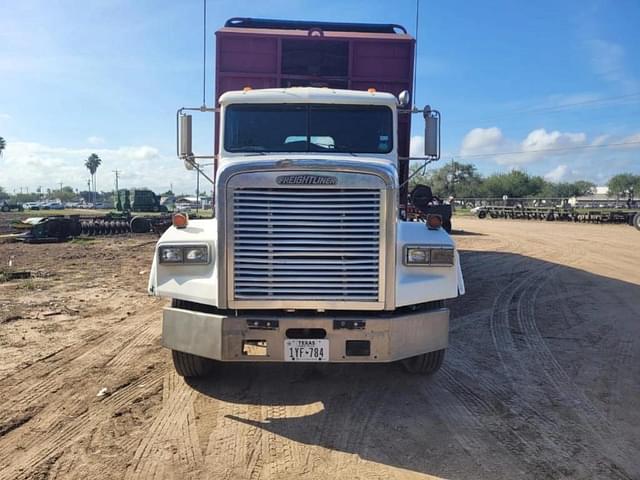 Image of Freightliner FLD120SD equipment image 2