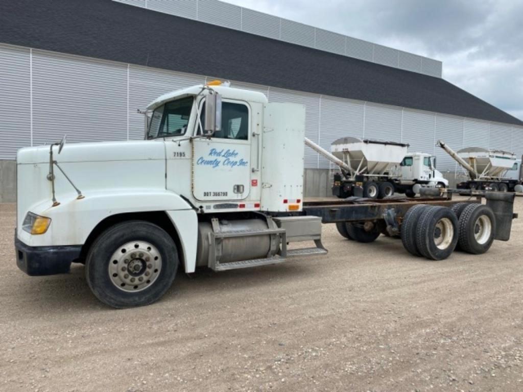 Image of Freightliner FLD Primary image