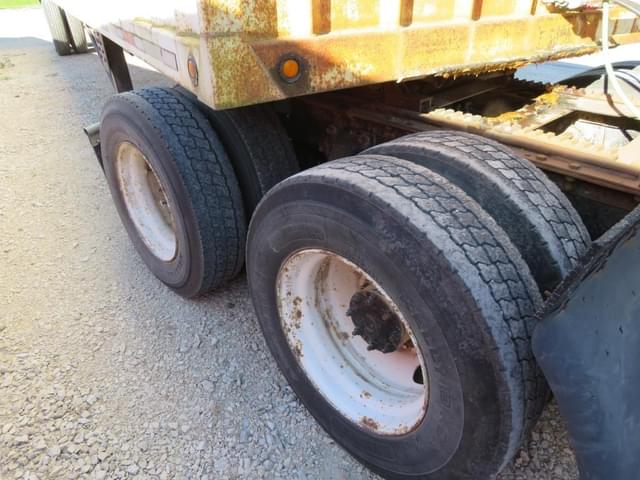 Image of Freightliner FLD120 equipment image 4
