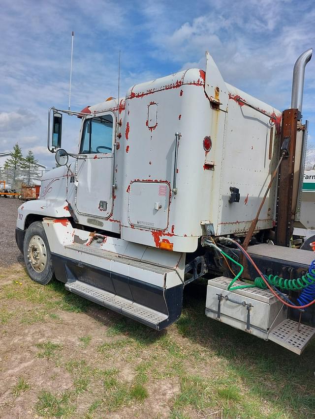 Image of Freightliner USF-1E equipment image 3
