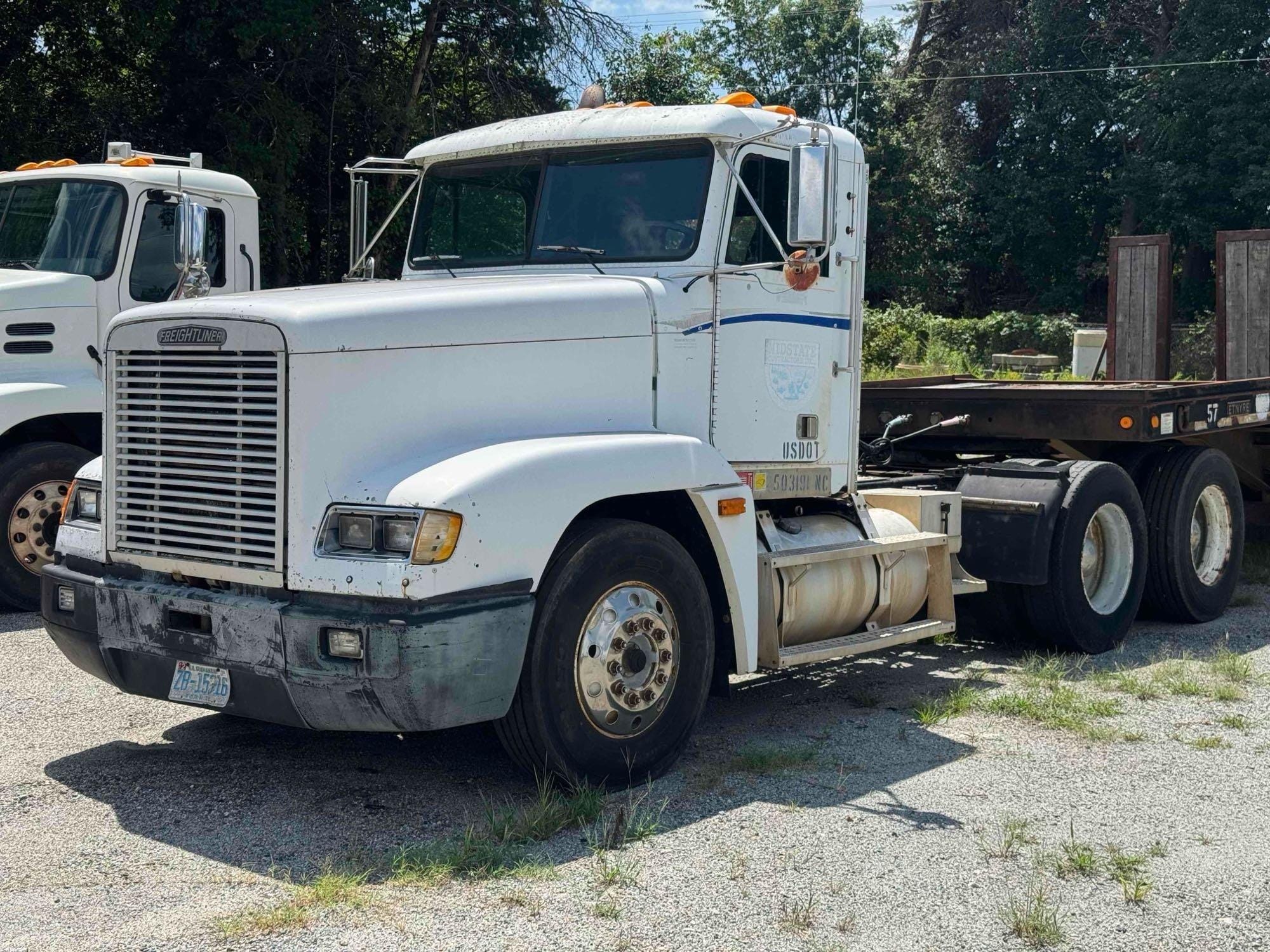 1995 Freightliner USF-1E Equipment Image0