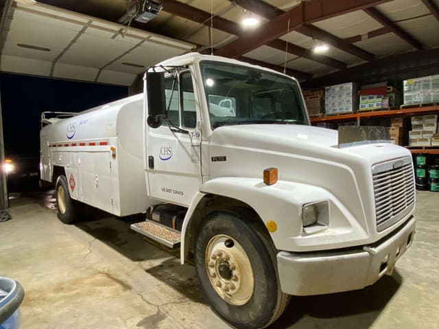 Image of Freightliner FL70 equipment image 2