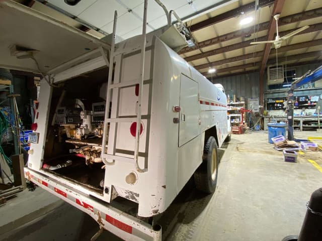Image of Freightliner FL70 equipment image 4