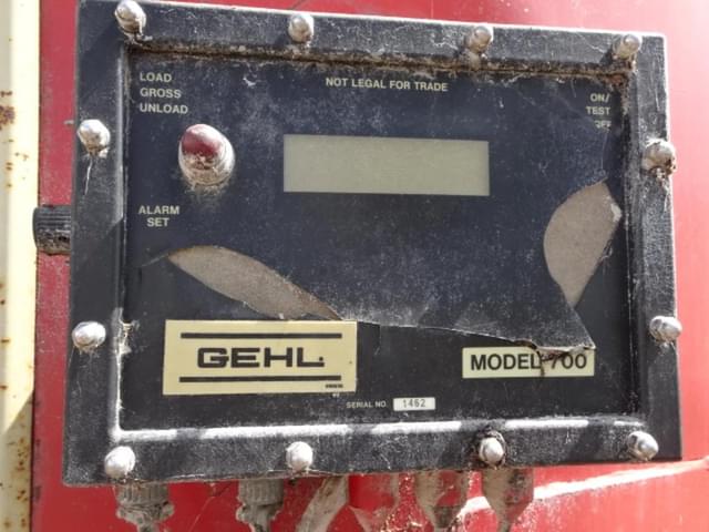 Image of Gehl 170 equipment image 4