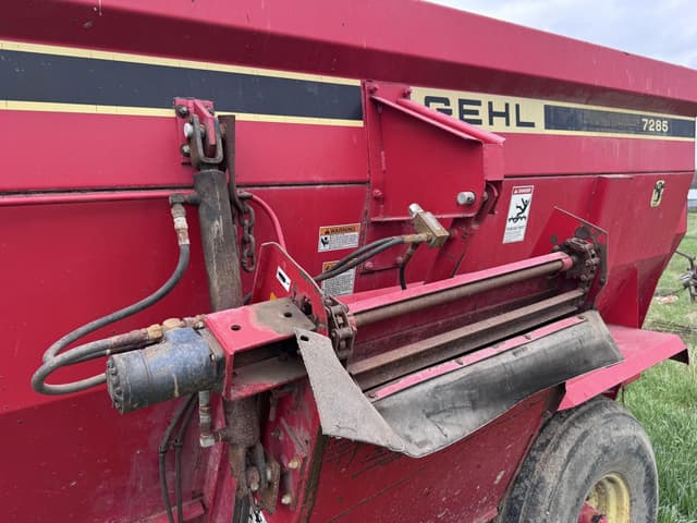 Image of Gehl 7285 equipment image 1