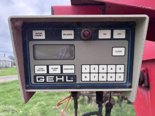 Image of Gehl 7285 equipment image 2