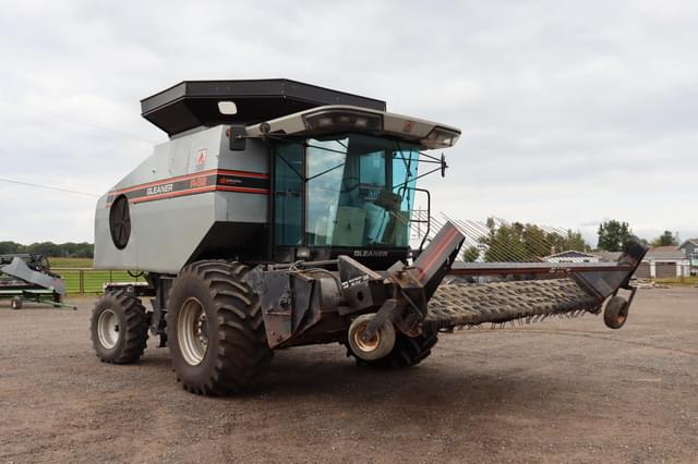 Image of Gleaner R62 equipment image 2