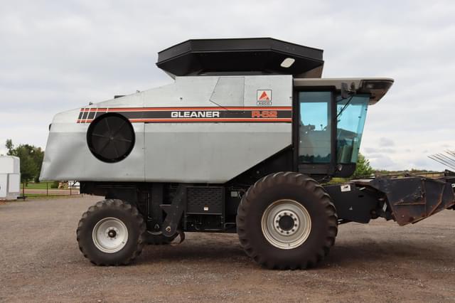 Image of Gleaner R62 equipment image 3
