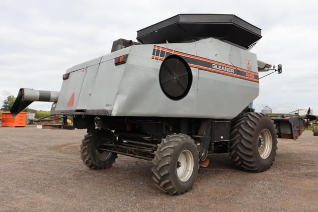 Image of Gleaner R62 equipment image 4